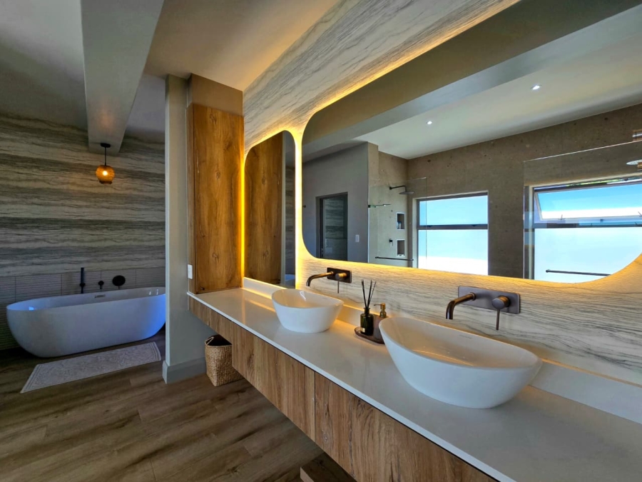 4 Bedroom Property for Sale in Outeniqua Strand Western Cape